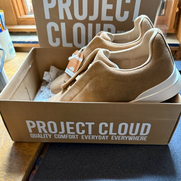 NIB Men's slip-on sneakers, size 11, suede by Project Cloud - Picture 3 of 5